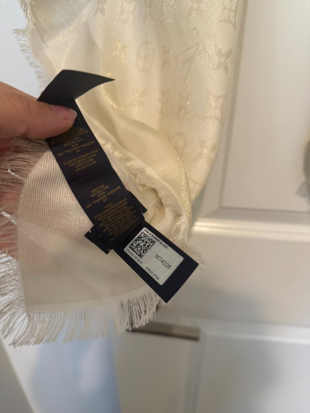 Louis Vuitton Monogram Shine Shawl Wrap Scarf White Lurex M74026 - Picture 8 of 9